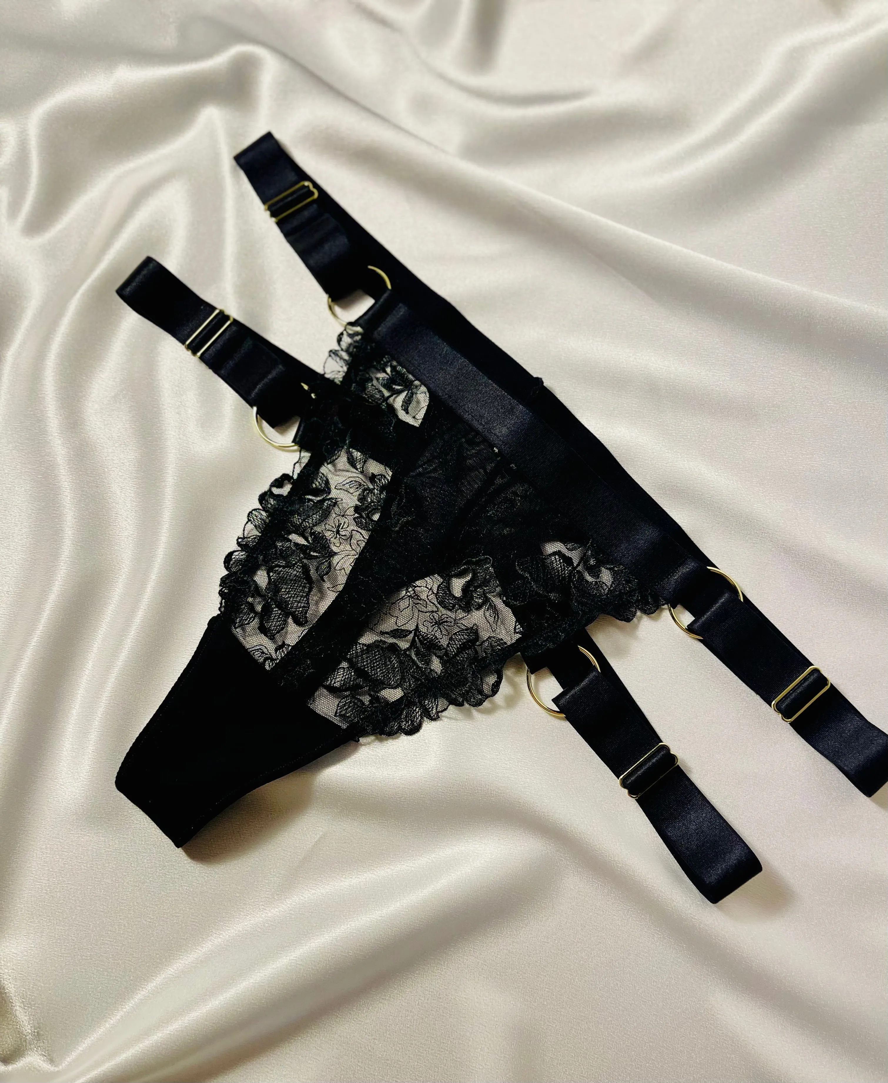 EMBROIDERED HIGH WAIST THONG
