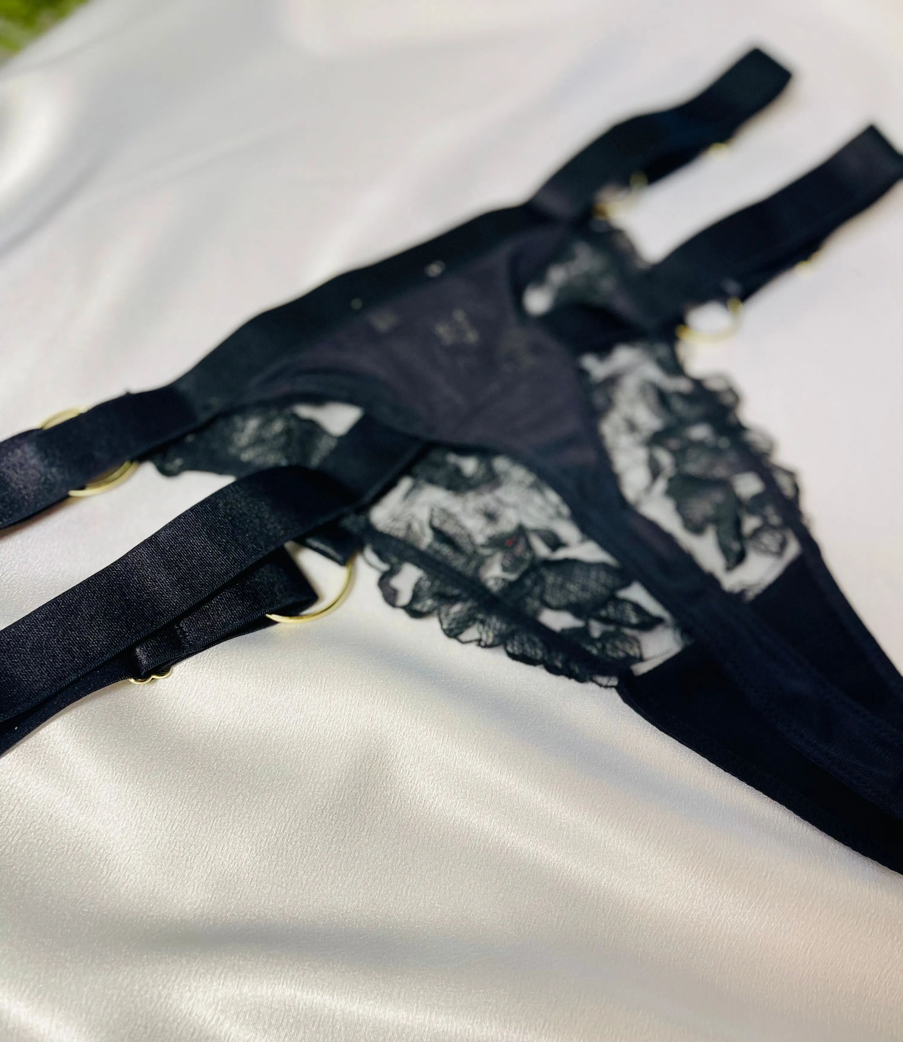 EMBROIDERED HIGH WAIST THONG
