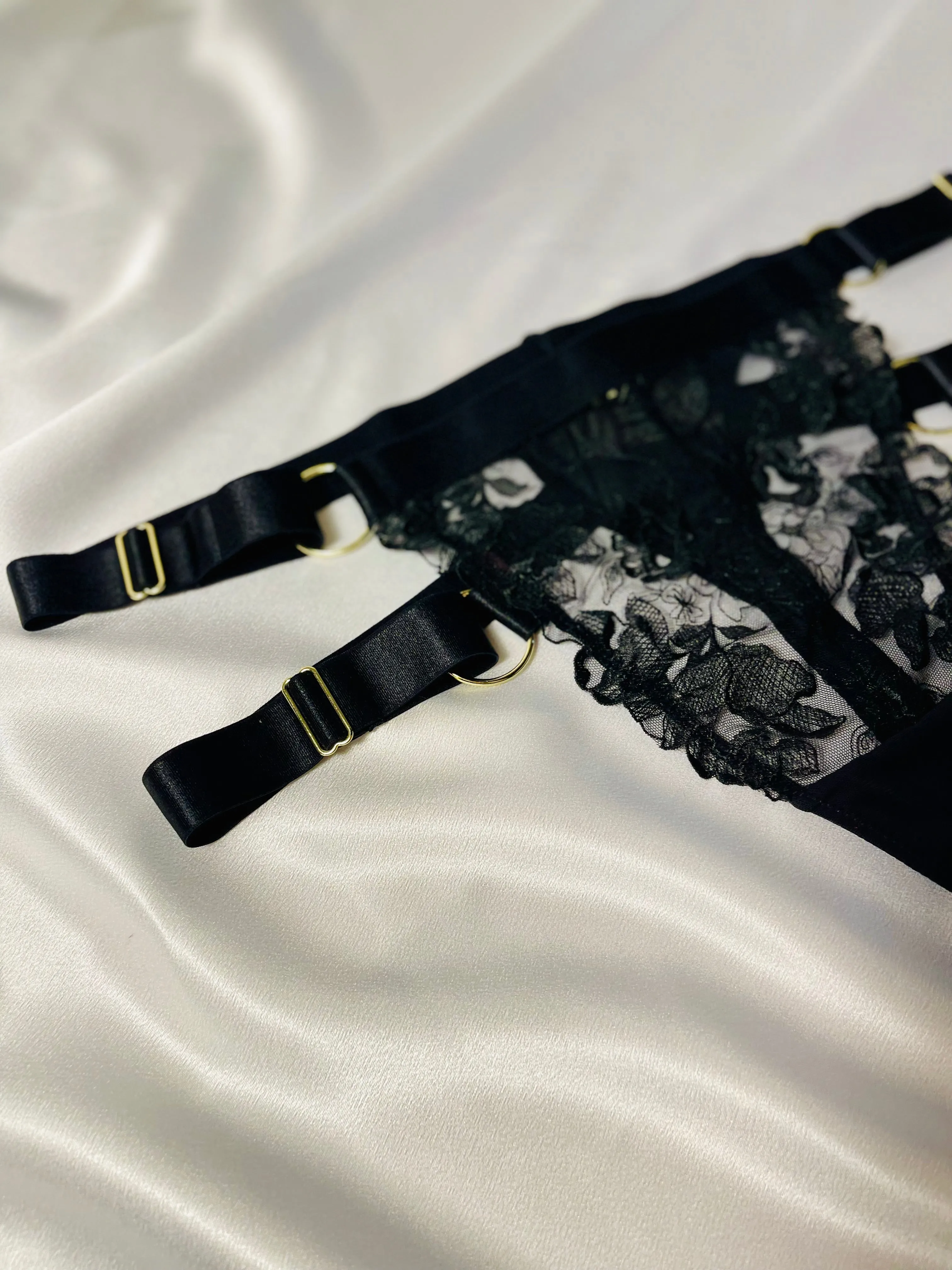 EMBROIDERED HIGH WAIST THONG