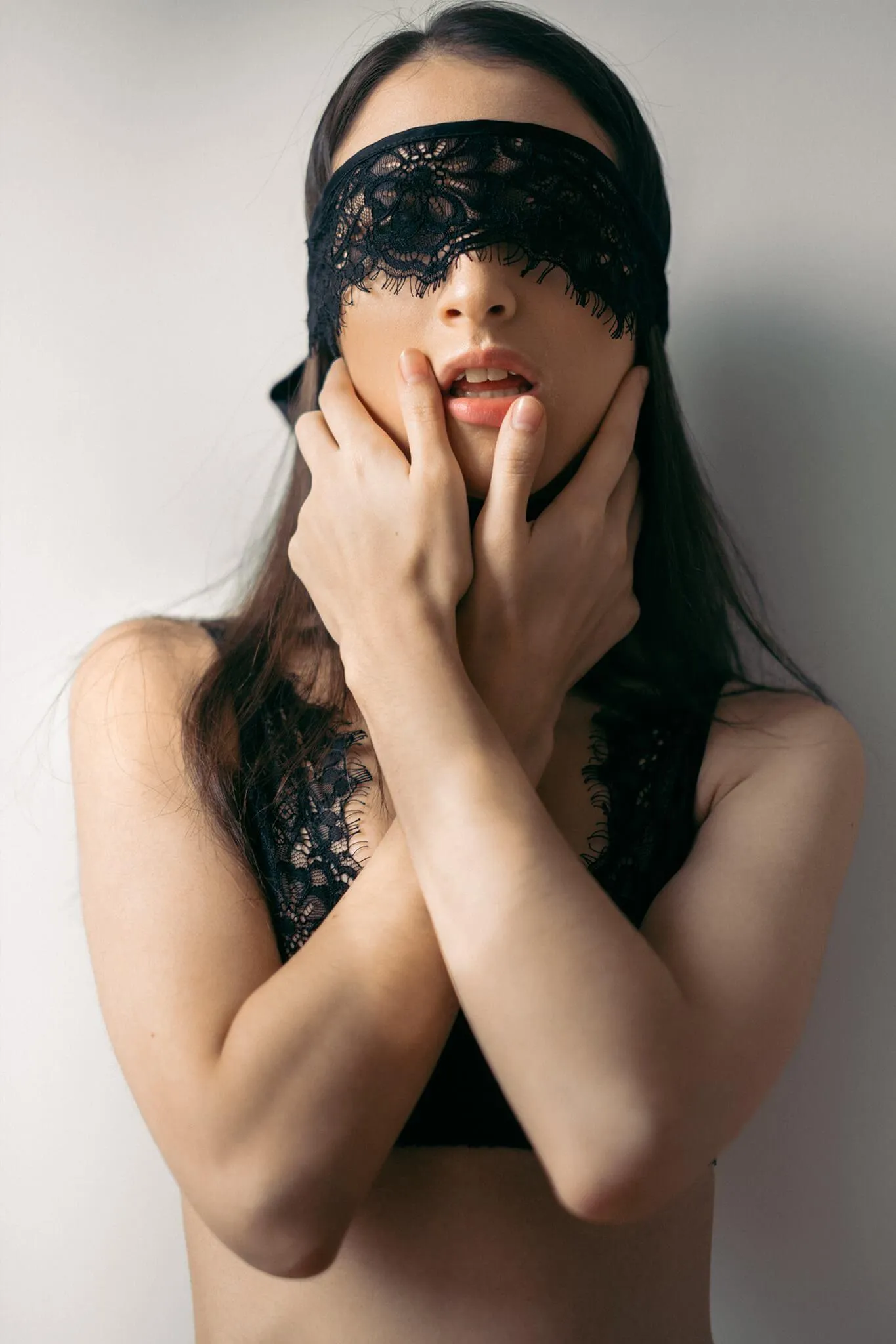 Malia Lace Blindfold
